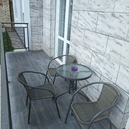 Aaapartmani Indjija Indija Exterior foto