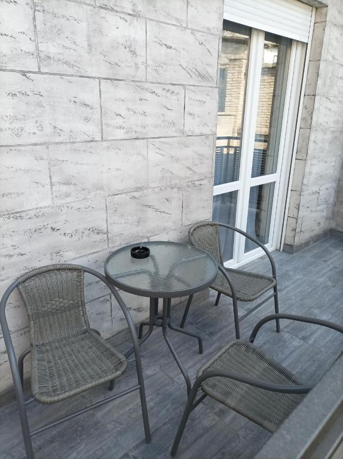 Aaapartmani Indjija Indija Exterior foto